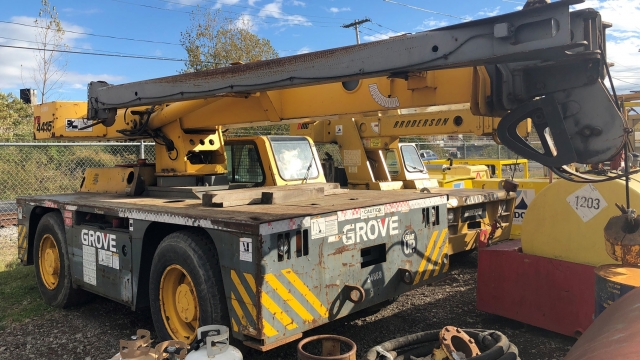 Grove 15-Ton Carry Deck